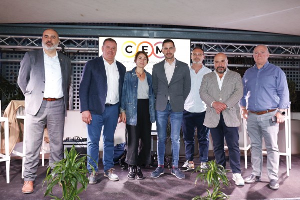 La asociación de Comercios y Empresas de Mislata presenta su nueva imagen y Junta Directiva


