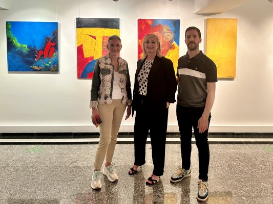 Una exposición recorre las distintas etapas artísticas de la pintora Gemma Pérez