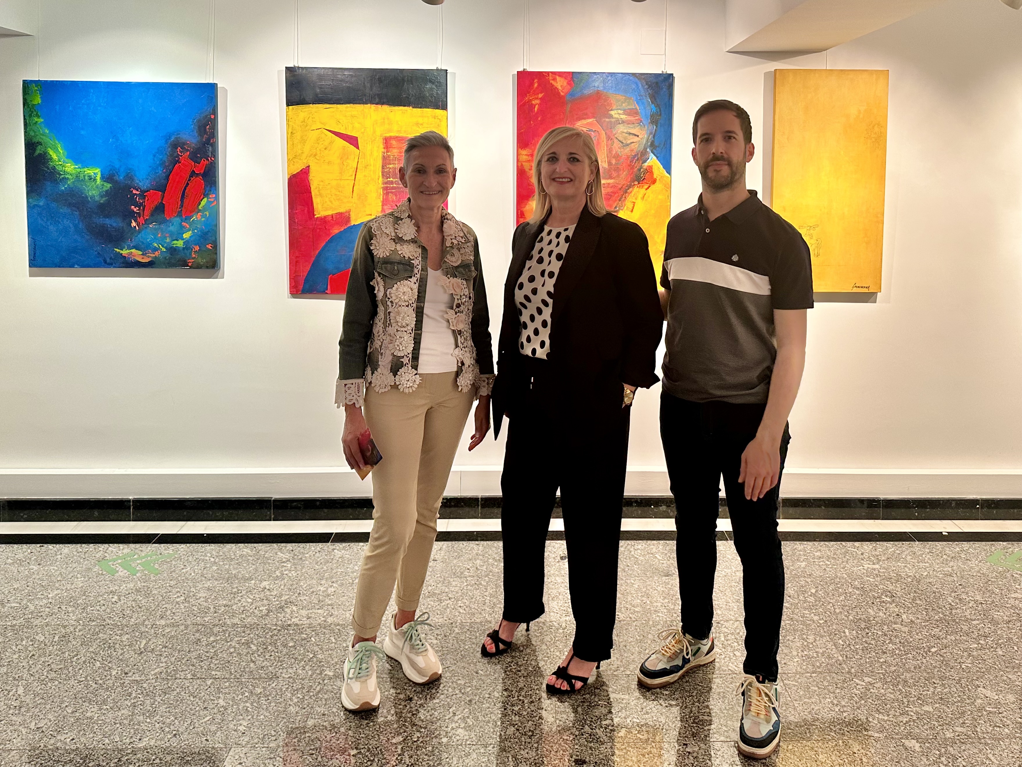 Una exposición recorre las distintas etapas artísticas de la pintora Gemma Pérez