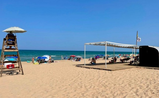 Las playas de Tavernes de la Valldigna contarán con Creu Roja para el servicio de socorrismo este verano