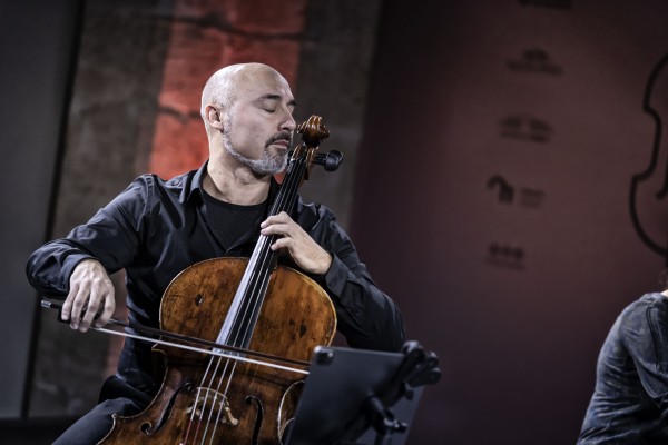 L’Orquestra de València i el violoncel·lista Ivan Balaguer interpreten a Schumann al Principal