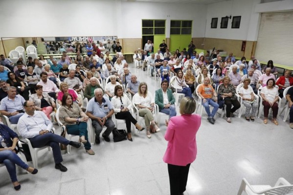 Noelia Arroyo se compromete a la apertura de un cuartel en La Aljorra y a ampliar la policía de Barrio en Cartagena 