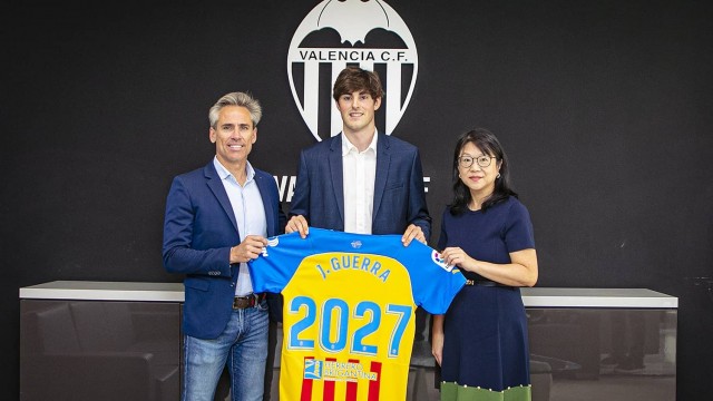 Oficial: Javi Guerra renueva con el Valencia CF hasta 2027