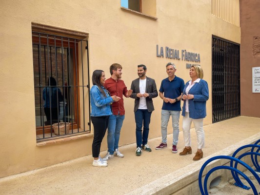Falomir promete finalizar la rehabilitación del edificio fundacional de la Real Fábrica de l'Alcora
