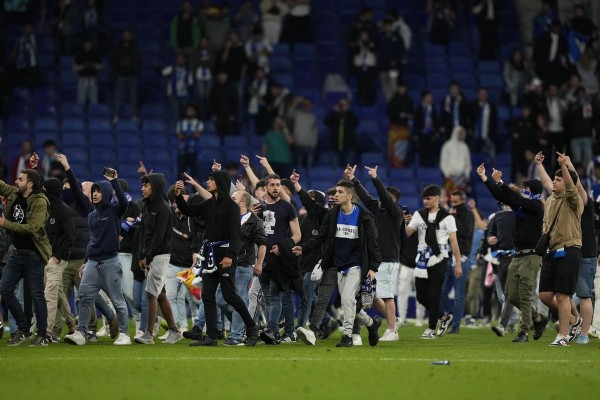 LaLiga estudia las imágenes de la invasión y denunciará a sus responsables
