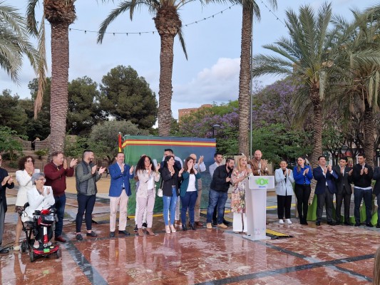 Vox desgrana su receta en Alicante: refuerzo de la limpieza y más Policía Local