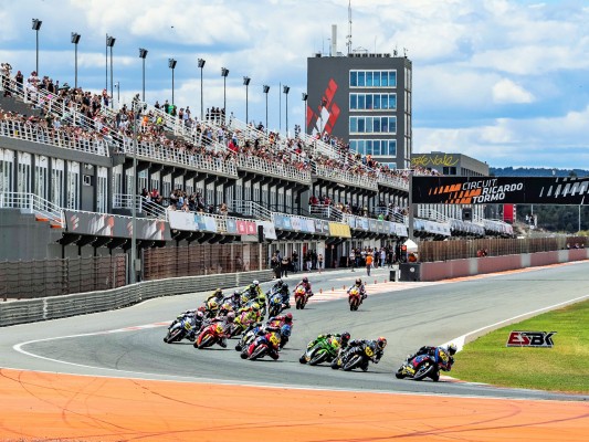 Odendaal gana la prueba de Superbike en el Circuit Ricardo Tormo 