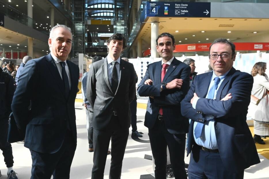 Dirigentes de Anffecc y Asebec durante Cevisama Foto: CARLOS PASCUAL - 