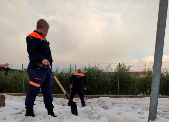Las tormentas dejan intensas lluvias y granizadas en Aguilas y Lorca
