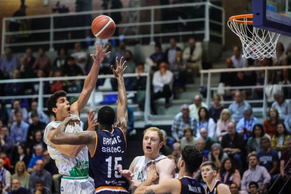 El TAU pierde en Oviedo y dice adiós al 'play off'