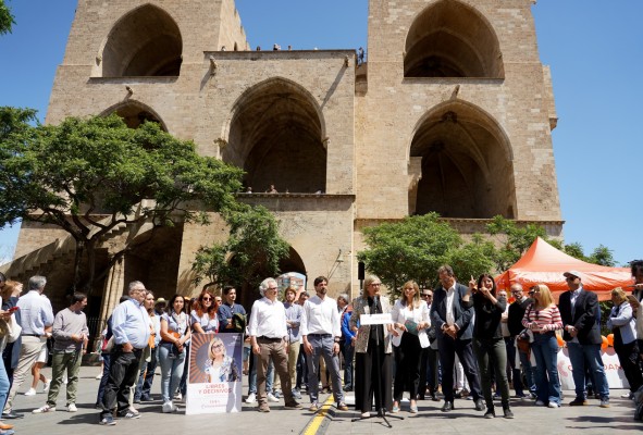 Ciudadanos trata de vender su alternativa de centro con críticas al Botànic y a la derecha 