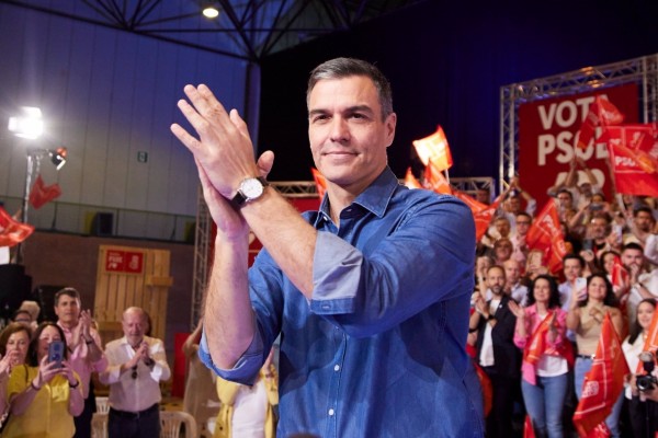 Sánchez abre campaña en Sevilla augurando que el PSOE volverá a ser primera fuerza el 28M
