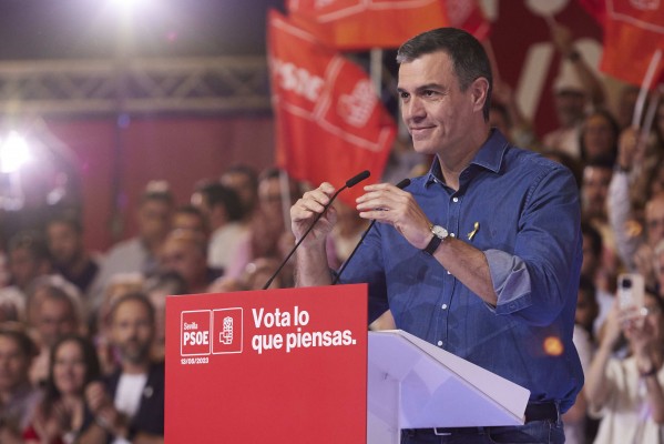 Sánchez se compromete a implantar en junio el derecho al olvido oncológico