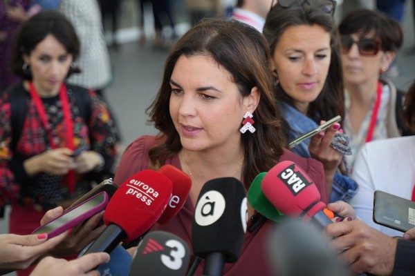 Gómez promete mejorar atención sanitaria de proximidad en distritos como Saïdia u Orriols 