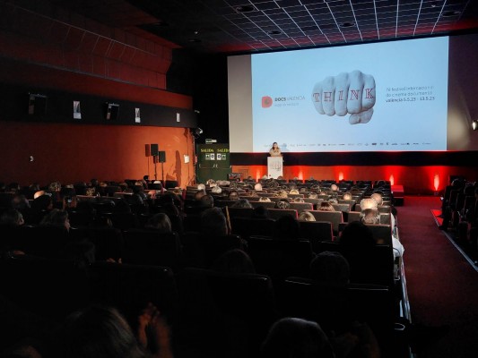 DocsValència premia a 'Toda una vida', 'Regreso a Raqqa', 'Karaoke Paradise' y 'Hardcore' 
