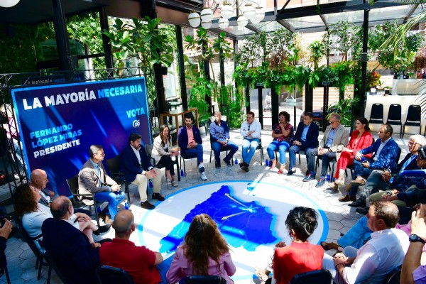 El 'as bajo la manga' de Miras con Corvera: habrá vuelos directos con Madrid y Barcelona desde noviembre