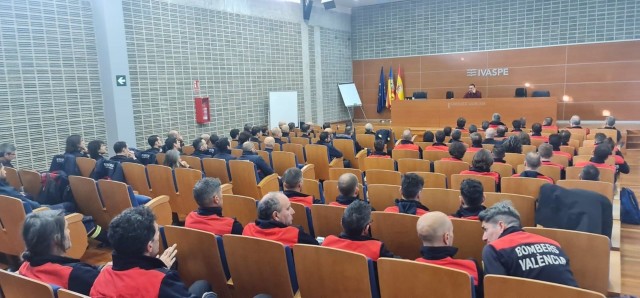 El Ivaspe imparte un curso de formación a 76 futuros mandos de bomberos de la Comunitat