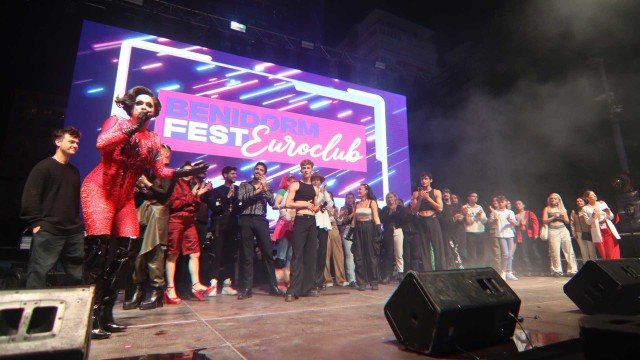 Benidorm da la bienvenida a Eurovisión con una gran fiesta del Euroclub en la Plaza de la Hispanidad 