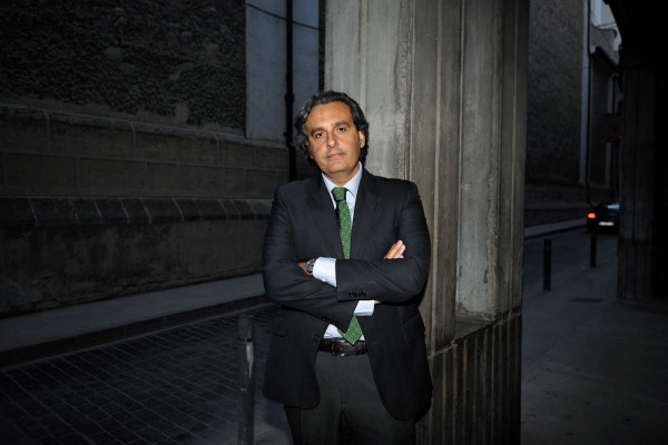 El Gobierno hace trajes a medida de las eléctricas y humilla a las renovables