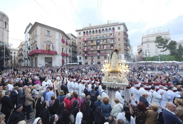 Campanas, salvas y aplausos para recibir a la Mare de Déu en su 10º salida extraordinaria en últimos 150 años