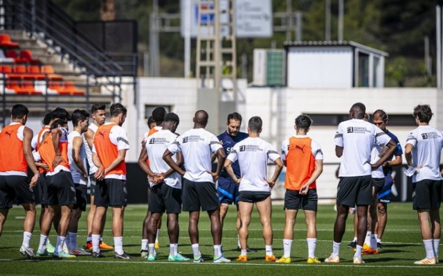El Valencia trabaja en el gimnasio y la incógnita de Hugo Duro se mantiene