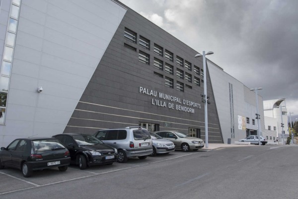 Benidorm ejecuta el desalojo del Palau con el futuro de las instalaciones en el aire