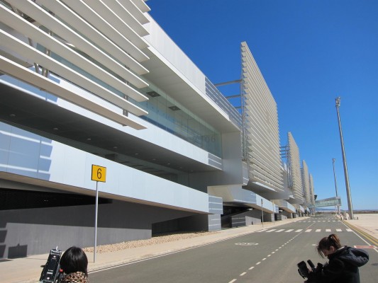 El aeropuerto de Corvera gana puestos en el ranking nacional pero sigue lejos de las cifras del 2019