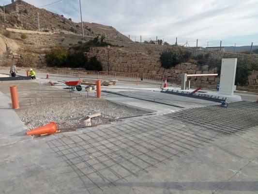 Arrancan las obras de los ecoparques fijos de Xixona e Ibi para modernizar las instalaciones