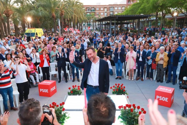 El PSOE de Elche exhibe músculo en Carrús y González apuesta a un 