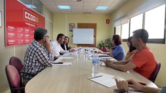 El PSOE de Elche presenta su plan de apoyo al autónomo y formación juvenil a los sindicatos