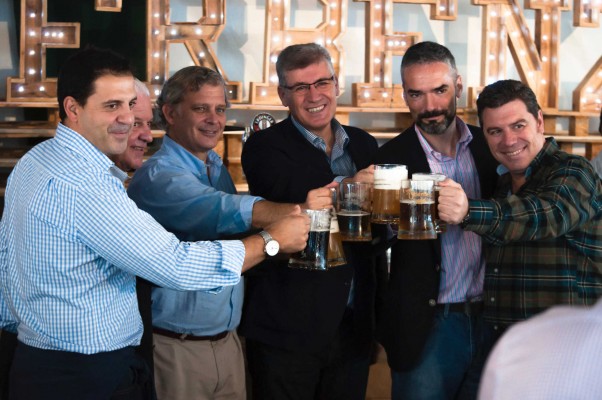 El Oktoberbenz de Mercedes-Benz Valencia celebra su tercera edición en las instalaciones del Taller de Camiones de Quart de Poblet