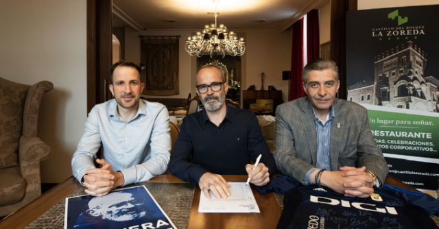 Álvaro Cervera renueva con el Real Oviedo hasta 2025