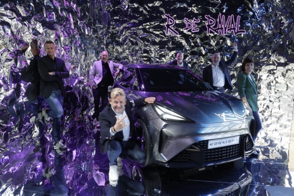CUPRA revela el nombre de su eléctrico urbano, CUPRA Raval, en el Automobile Barcelona
