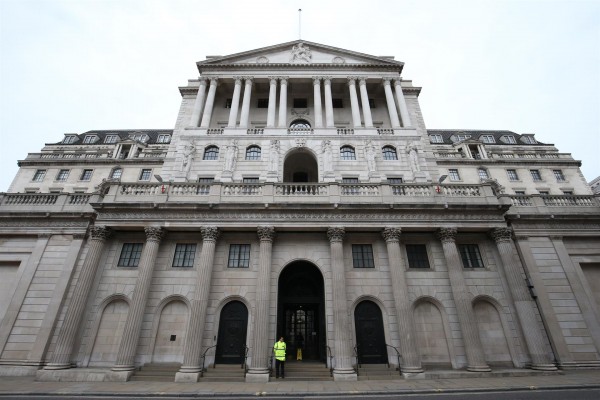 El Banco de Inglaterra vuelve a subir tipos: lo hace en 25 puntos básicos, hasta el 4,5%