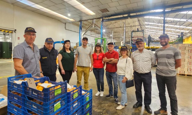 Fullana se compromete en Callosa d'en Sarrià a reducir el tipo impositivo del níspero