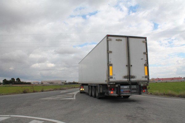 El TJUE rechaza que el transporte delegue en terceros el control del descanso de los conductores
