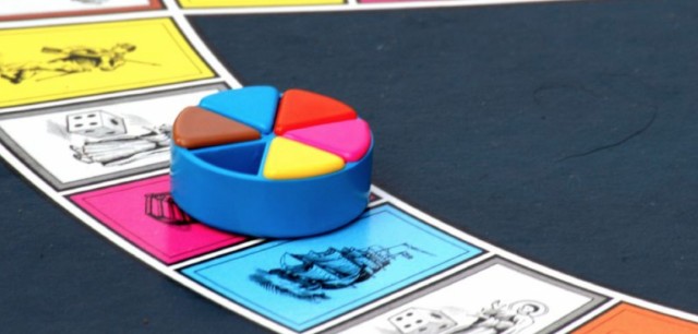 Literates. juega al trivial en la Feria del Libro de Alicante