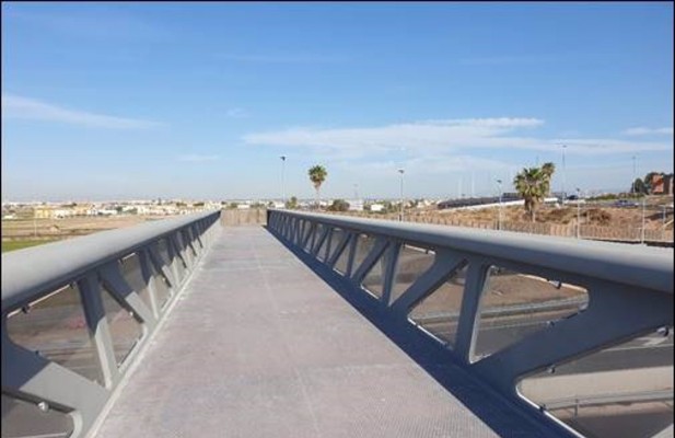 La pasarela peatonal sobre la V-21 entre Alboraya y Port Saplaya, abierta desde este jueves