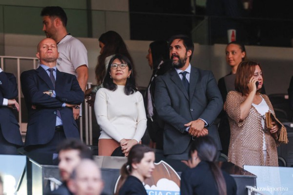 Los enviados de Lim le cuentan a Lim lo que Lim quiere de Lim