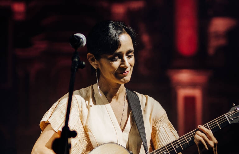  Un momento de la actuación de Julieta Venegas en Sant Miquel dels Reis. Foto: Cris Ann  - 