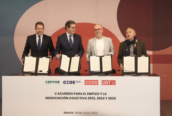 CCOO, UGT, CEOE y Cepyme firman el acuerdo que permitirá subir salarios un 10% hasta 2025