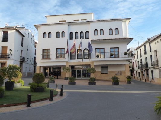 Subdelegación interpone un contencioso contra el Ayuntamiento de La Nucía para anular la RPT
