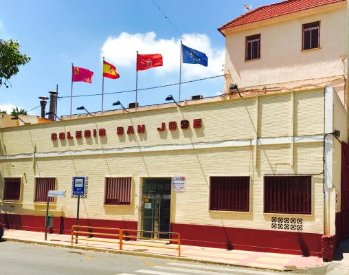 La falta de aparcamiento del colegio San José de Espinardo se paliará con uno temporal en un solar