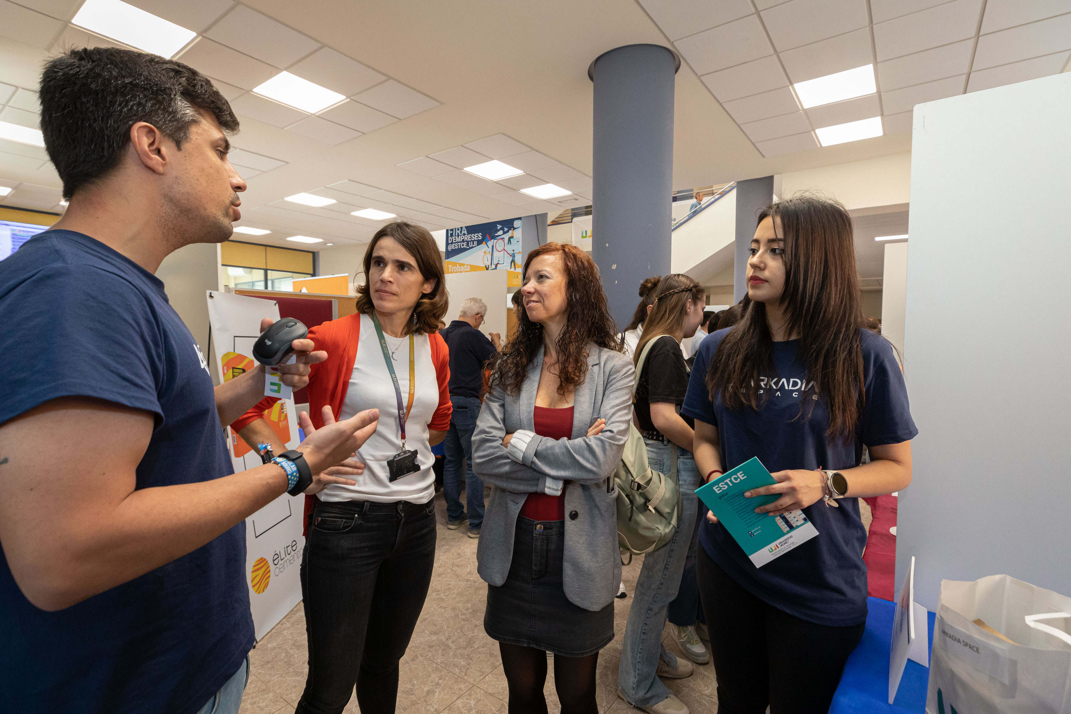 L'UJI afavoreix l'ocupabilitat de l'estudiantat de l'ESTCE amb la Fira d'Empreses