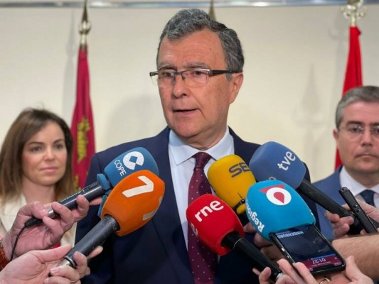 Ballesta (PP) asegura un programa para atraer inversiones extranjeras a Murcia si gana