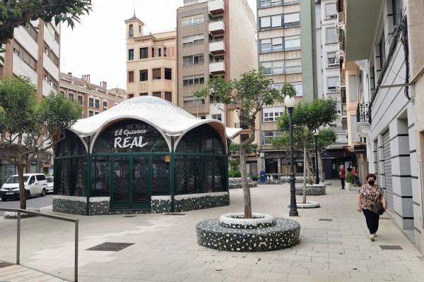 La cadena estatal de panaderías Santagloria aterriza en el quiosco de la plaza del Real