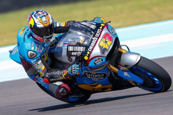 Miller se impone en condiciones de agua pero marca el ritmo Márquez
