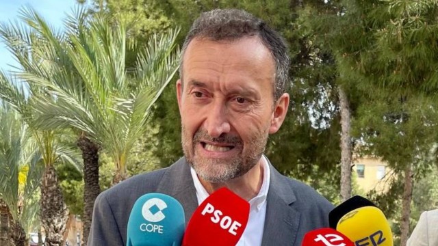 El PSOE de Elche promete dos grandes parkings, escalera mecánica en Arenales y reformar 4 avenidas 