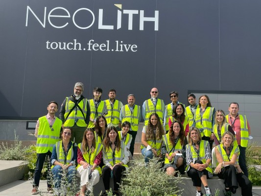 Neolith abre sus puertas al equipo de Club Marketing Mediterráneo
