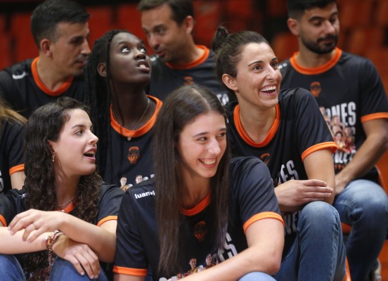 La plantilla del Valencia Basket agradece el apoyo de la afición y avisa que es la primera de “muchas” ligas
